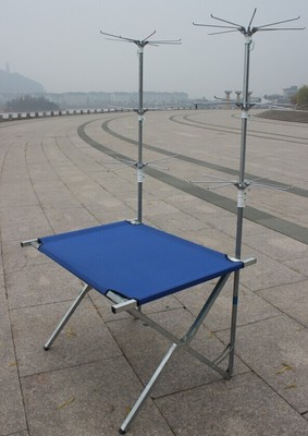 臨海市金蘋(píng)果塑鋼制品廠新品解析 多功能折疊飾品展示架，賦能夜市地?cái)偨?jīng)濟(jì)